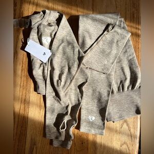 Women’s best gym clothes size L {set} oatmeal long sleeve crop + leggings